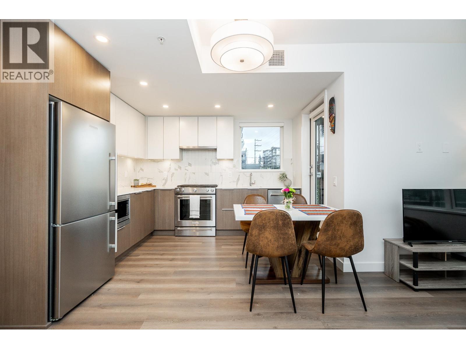304 645 Como Lake Avenue, Coquitlam, British Columbia  V3J 0N9 - Photo 6 - R3128249