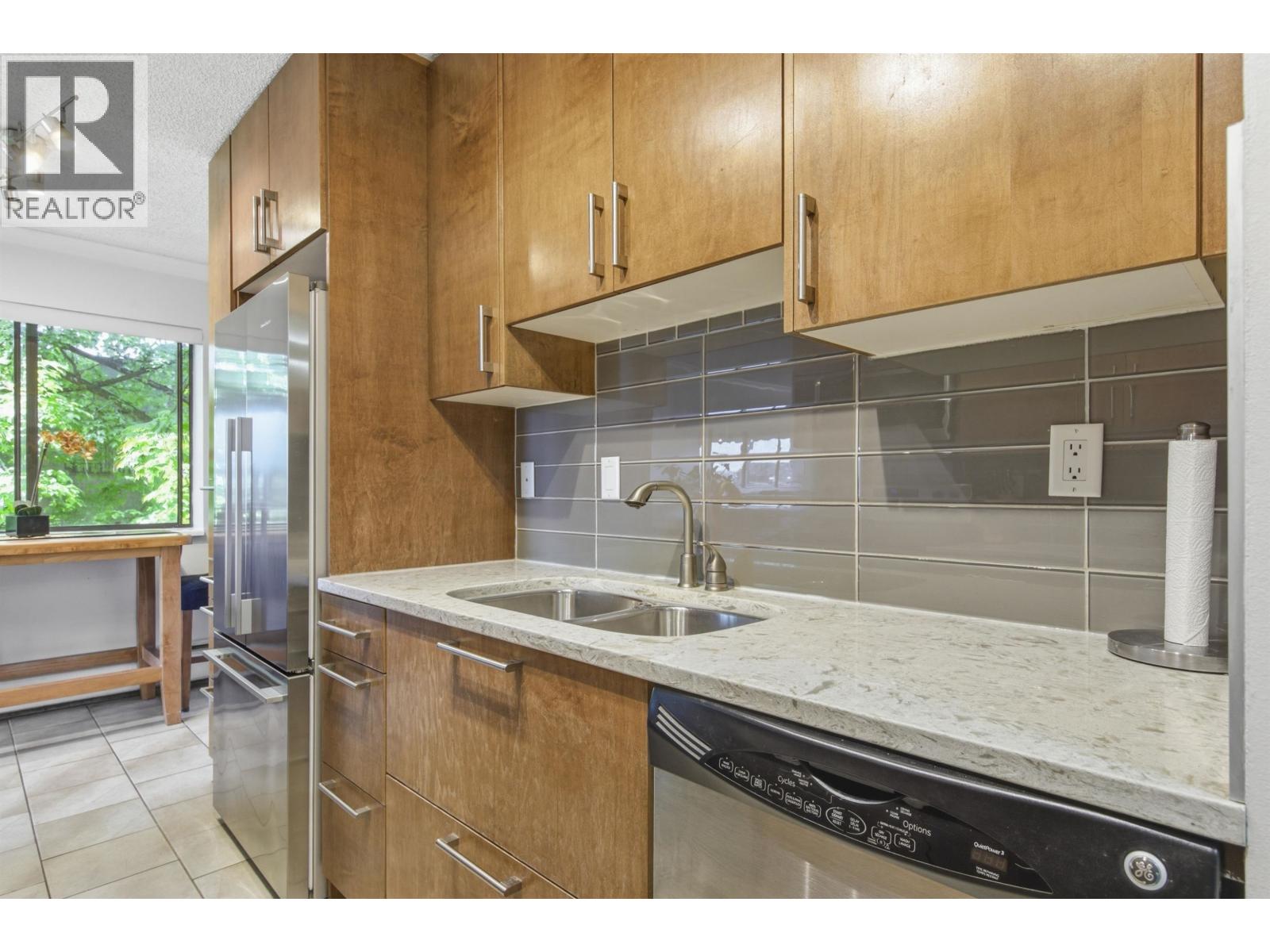 222 340 W 3rd Street, North Vancouver, British Columbia V7M 1G4 - Photo 3 - R3128269