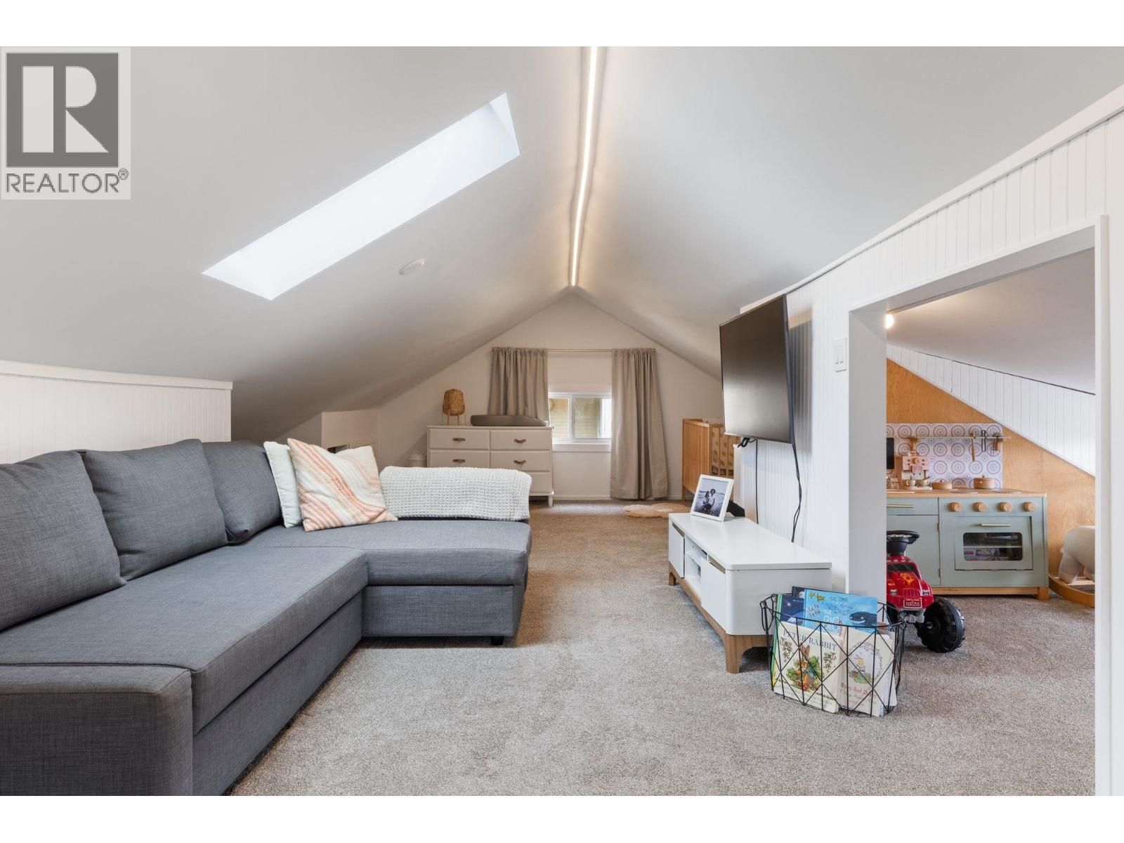 737-745 St. Andrews Avenue, North Vancouver, British Columbia  V7L 3L1 - Photo 13 - R3128244