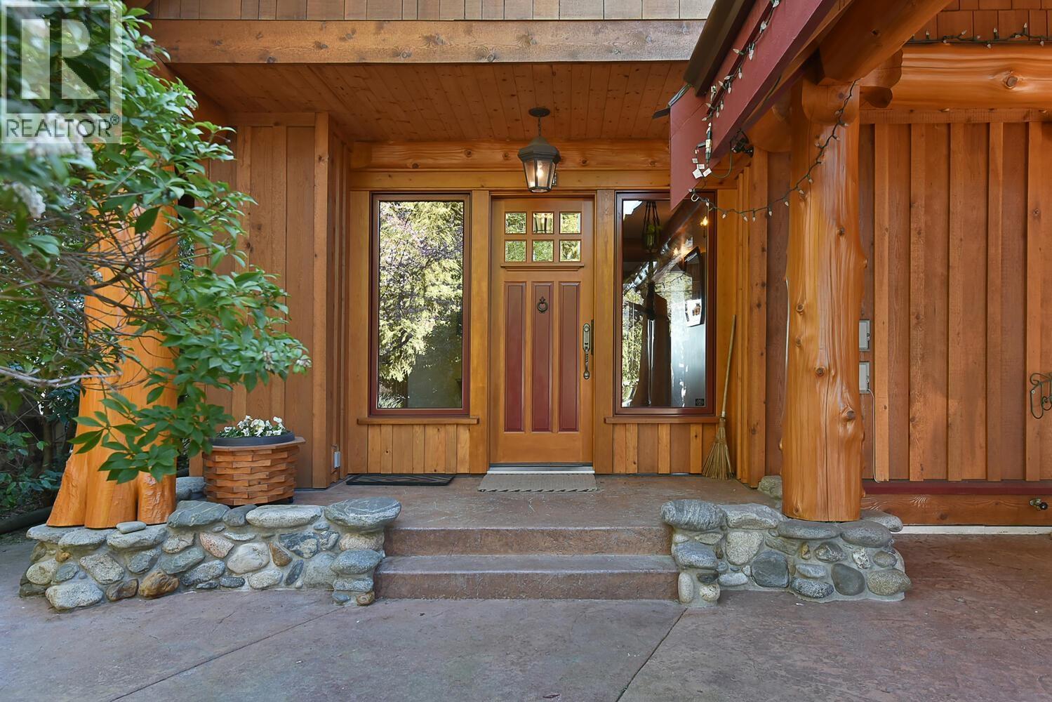 667 Franklin Road, Gibsons, British Columbia  V0N 1V8 - Photo 5 - R3128271