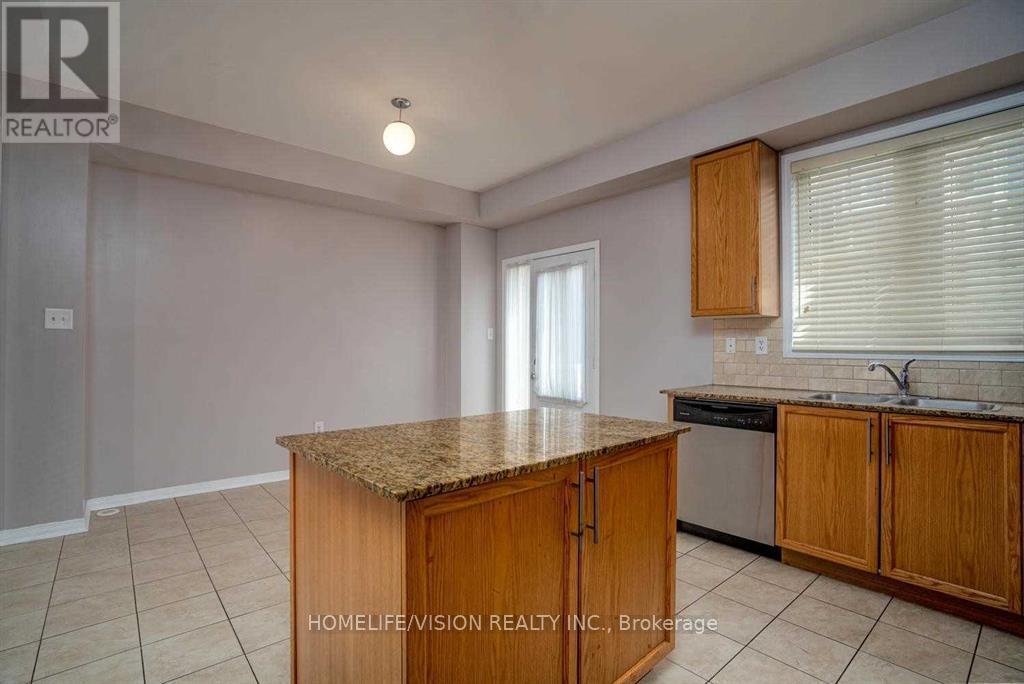 29 Jinnah Court, Toronto, Ontario  M4A 2Y2 - Photo 8 - C13177400