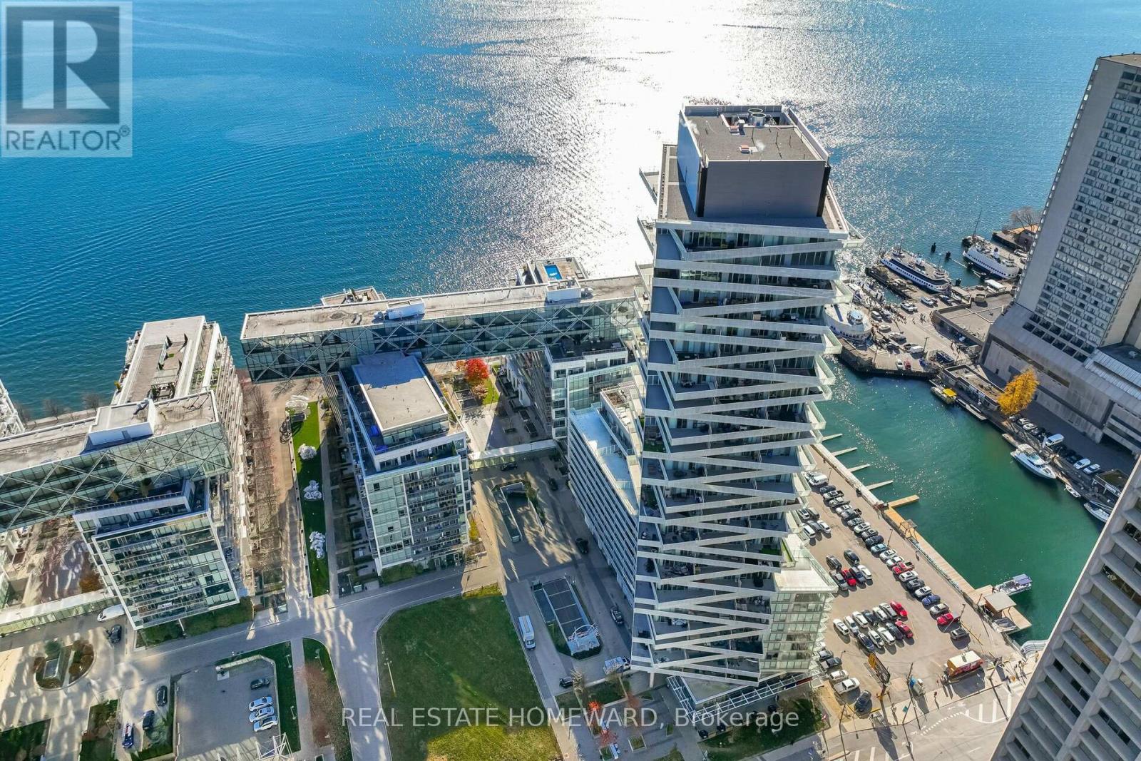 1015 - 29 Queens Quay E, Toronto, Ontario  M5E 0A4 - Photo 2 - C13177492