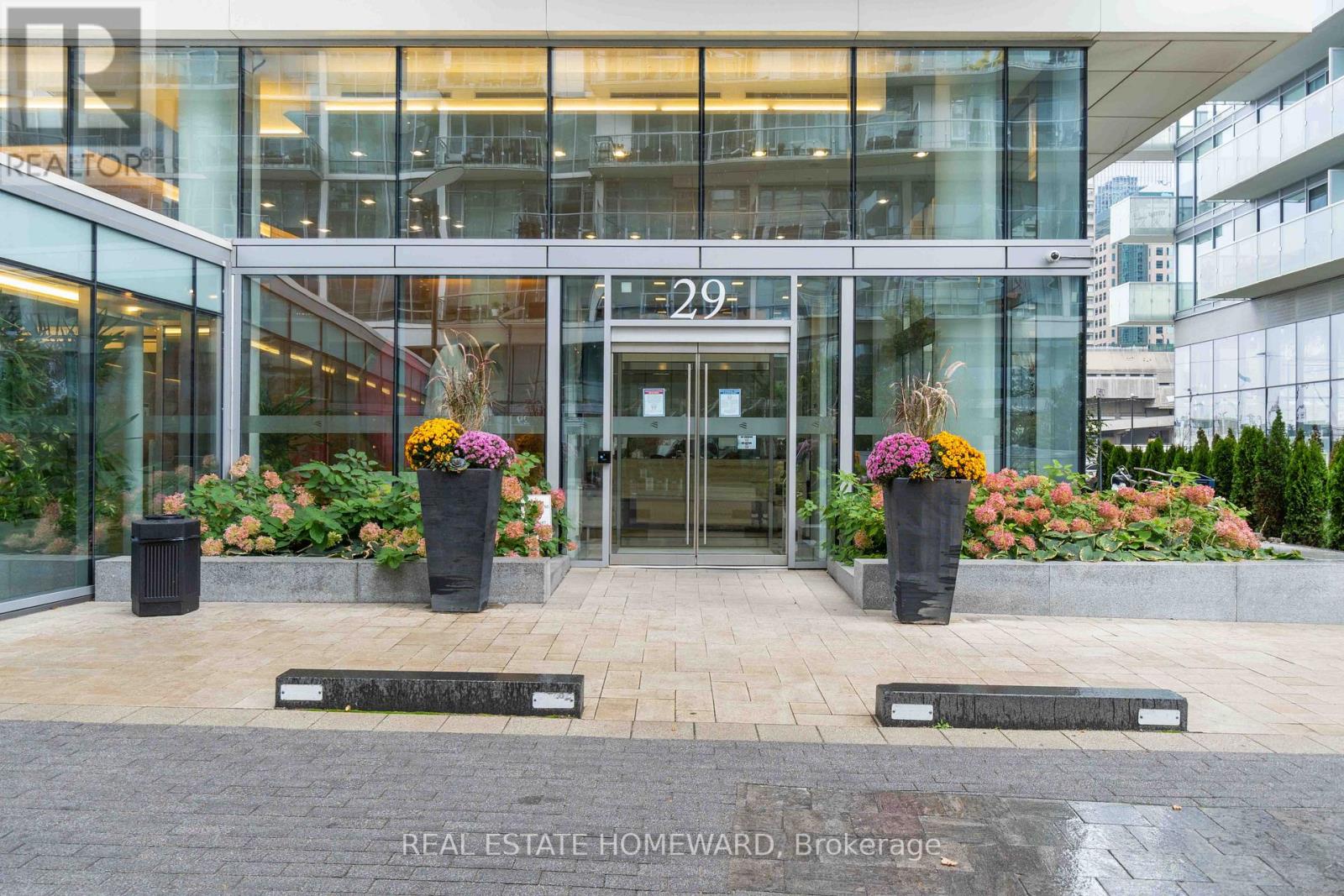 1015 - 29 Queens Quay E, Toronto, Ontario  M5E 0A4 - Photo 3 - C13177492