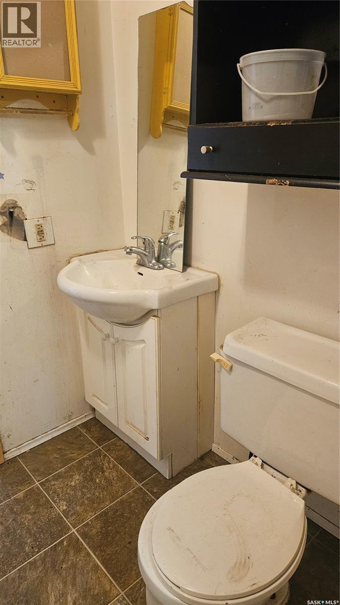 110 4th Street S, Wakaw, Saskatchewan S0K 4P0 - Photo 10 - SK037099
