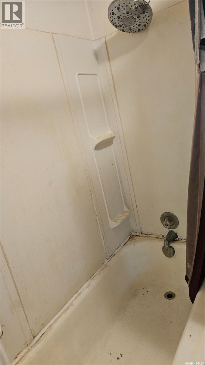 110 4th Street S, Wakaw, Saskatchewan S0K 4P0 - Photo 9 - SK037099