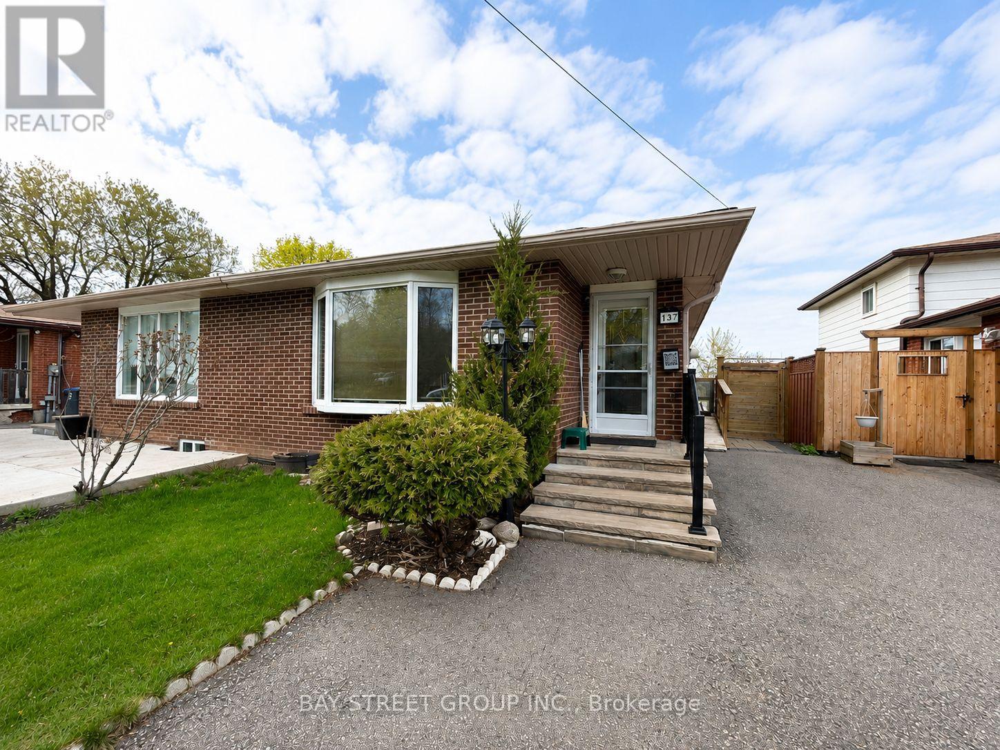 137 BONHAM BOULEVARD, Mississauga, Ontario