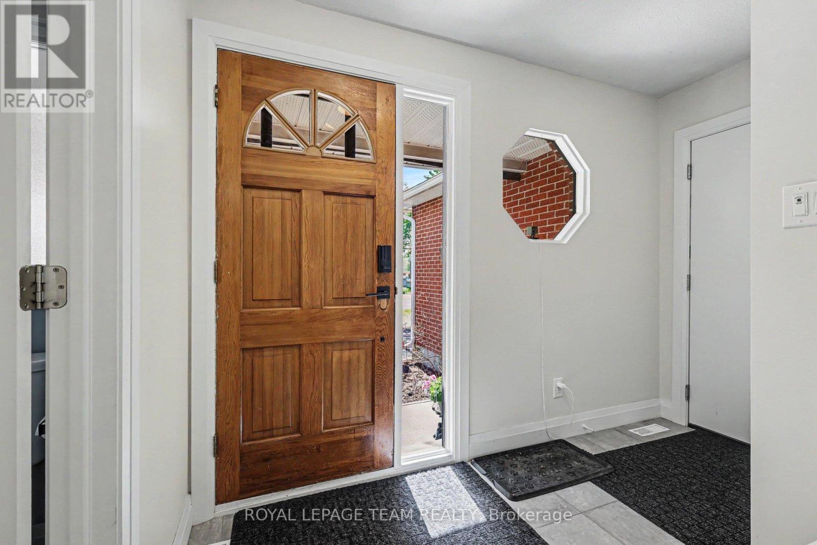 495 Edgeworth Avenue, Ottawa, Ontario  K2B 5L2 - Photo 2 - X13177498
