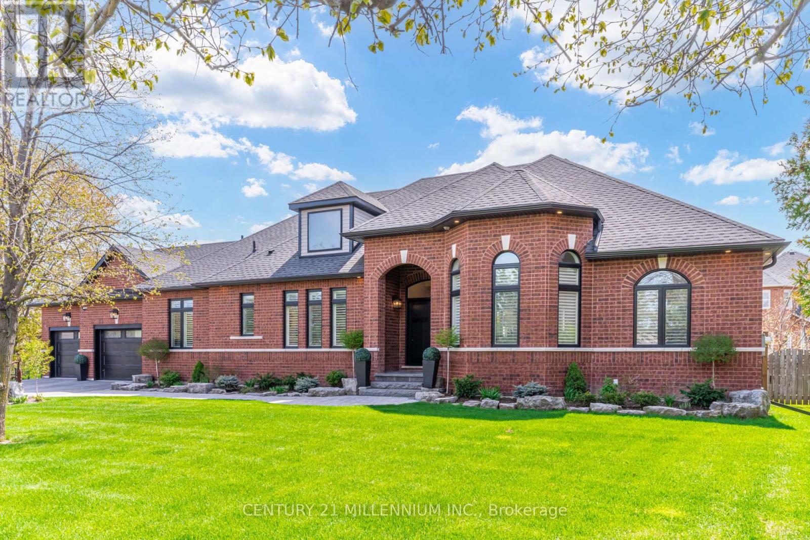 15 Bimmer Place, Brampton, Ontario  L7A 1J4 - Photo 4 - W13131632