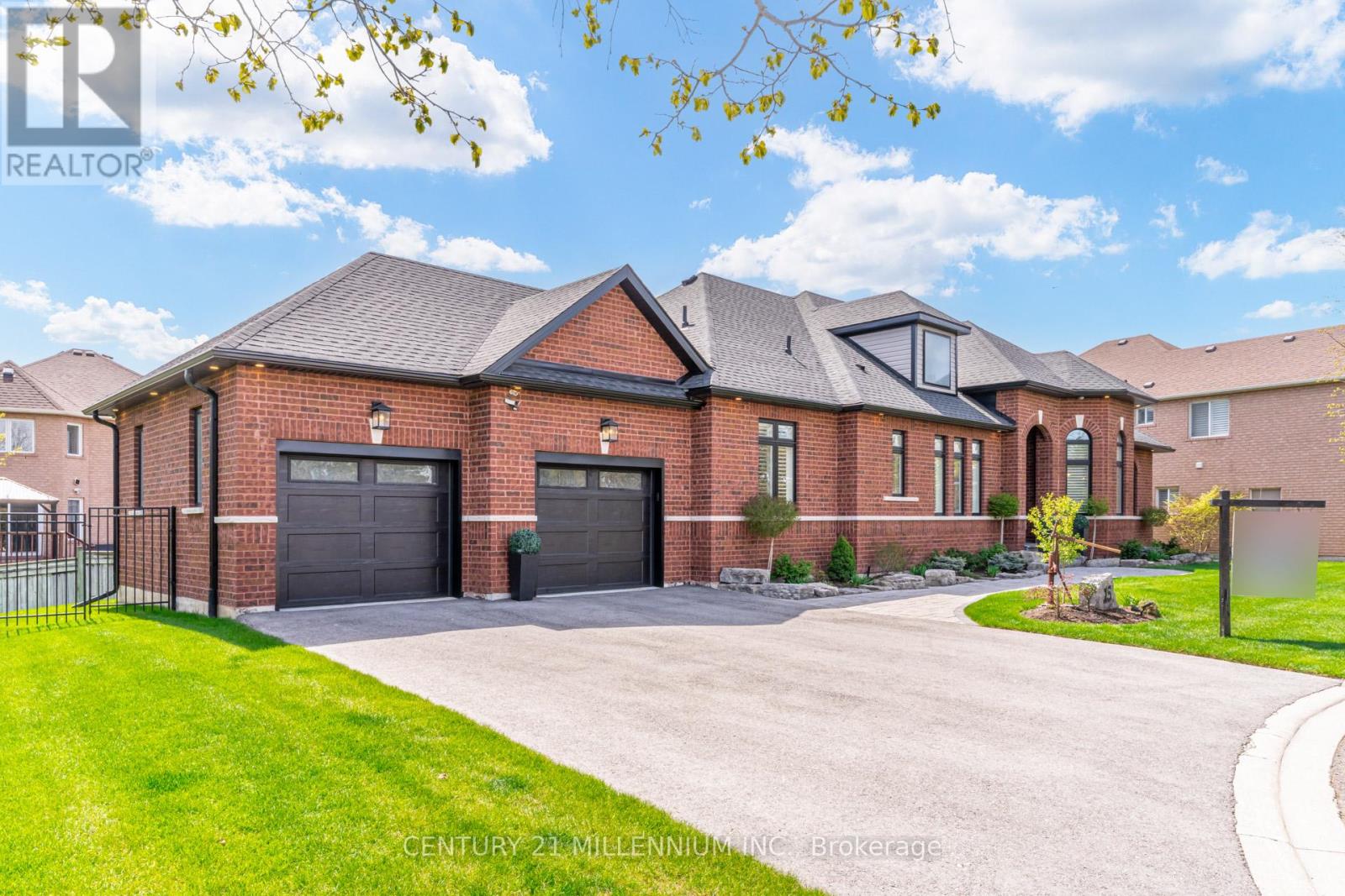 15 Bimmer Place, Brampton, Ontario  L7A 1J4 - Photo 5 - W13131632