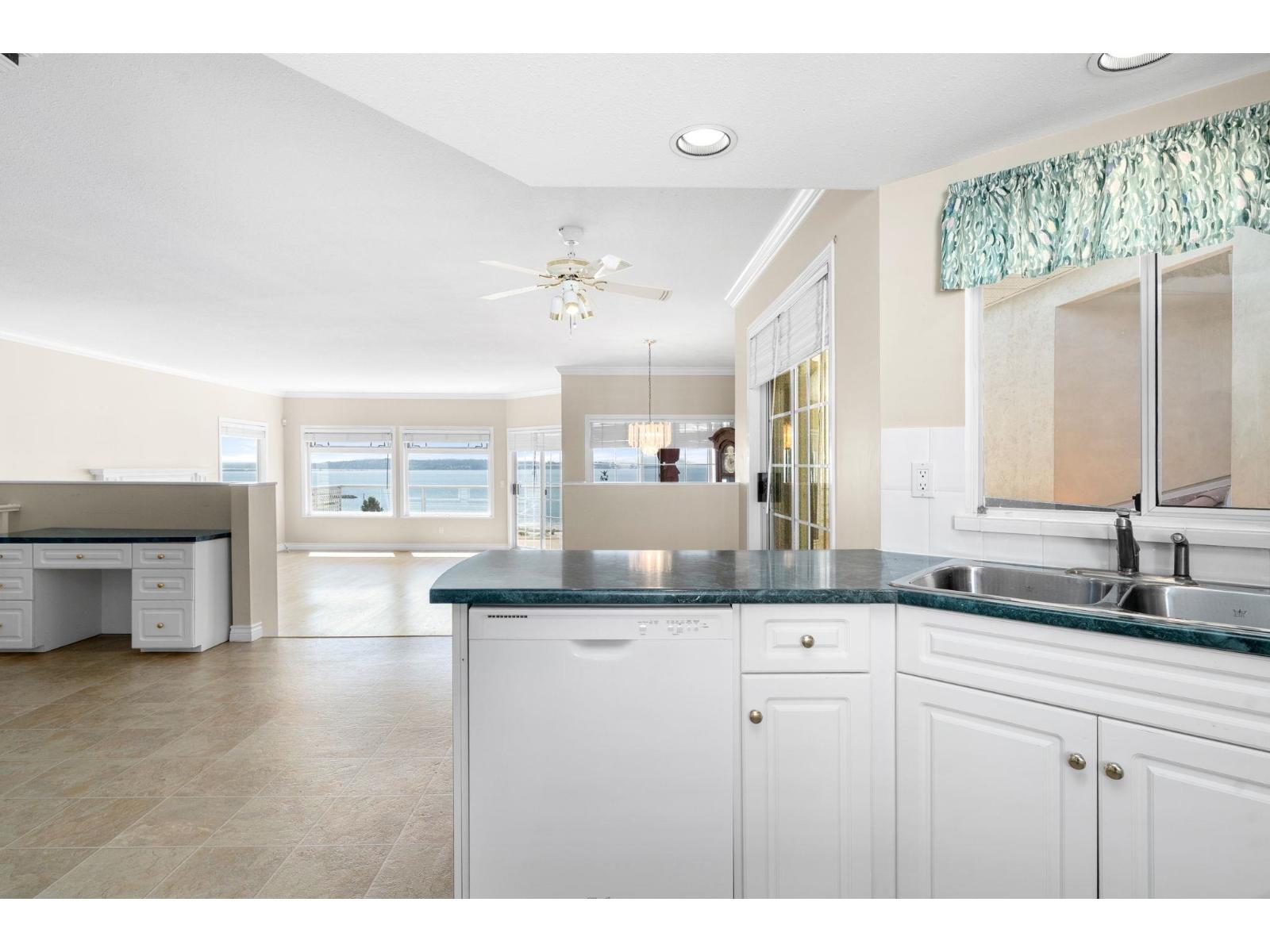 14786 Upper Roper Avenue, White Rock, British Columbia  V4B 2C9 - Photo 15 - R3068084
