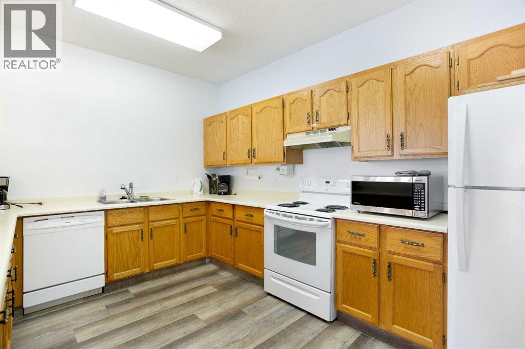 8, 118 Strathcona Road SW, Calgary, Alberta  T3H 1P3 - Photo 18 - A2309842