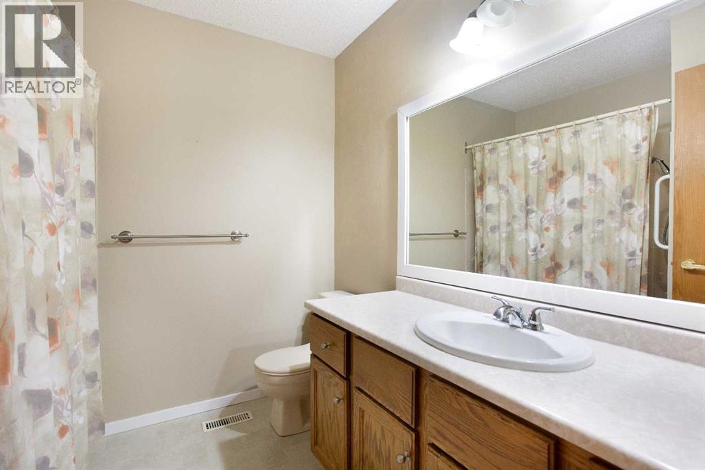 8, 118 Strathcona Road SW, Calgary, Alberta  T3H 1P3 - Photo 10 - A2309842
