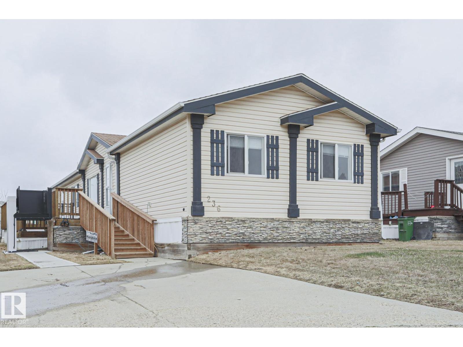 236 Oakwood Dr NW, Edmonton, Alberta  T8P 0A4 - Photo 1 - E4490067