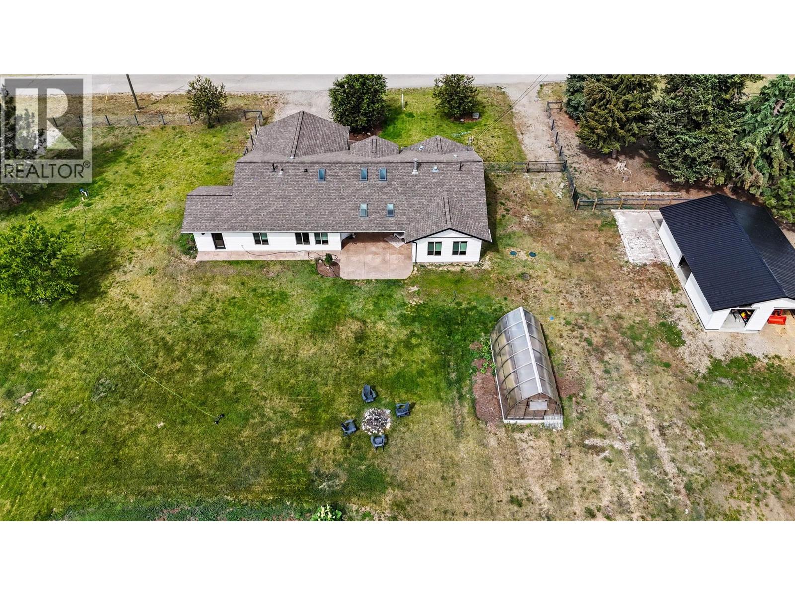 8170 Plotnikoff Road, Grand Forks, British Columbia  V0H 1H2 - Photo 3 - 10389046