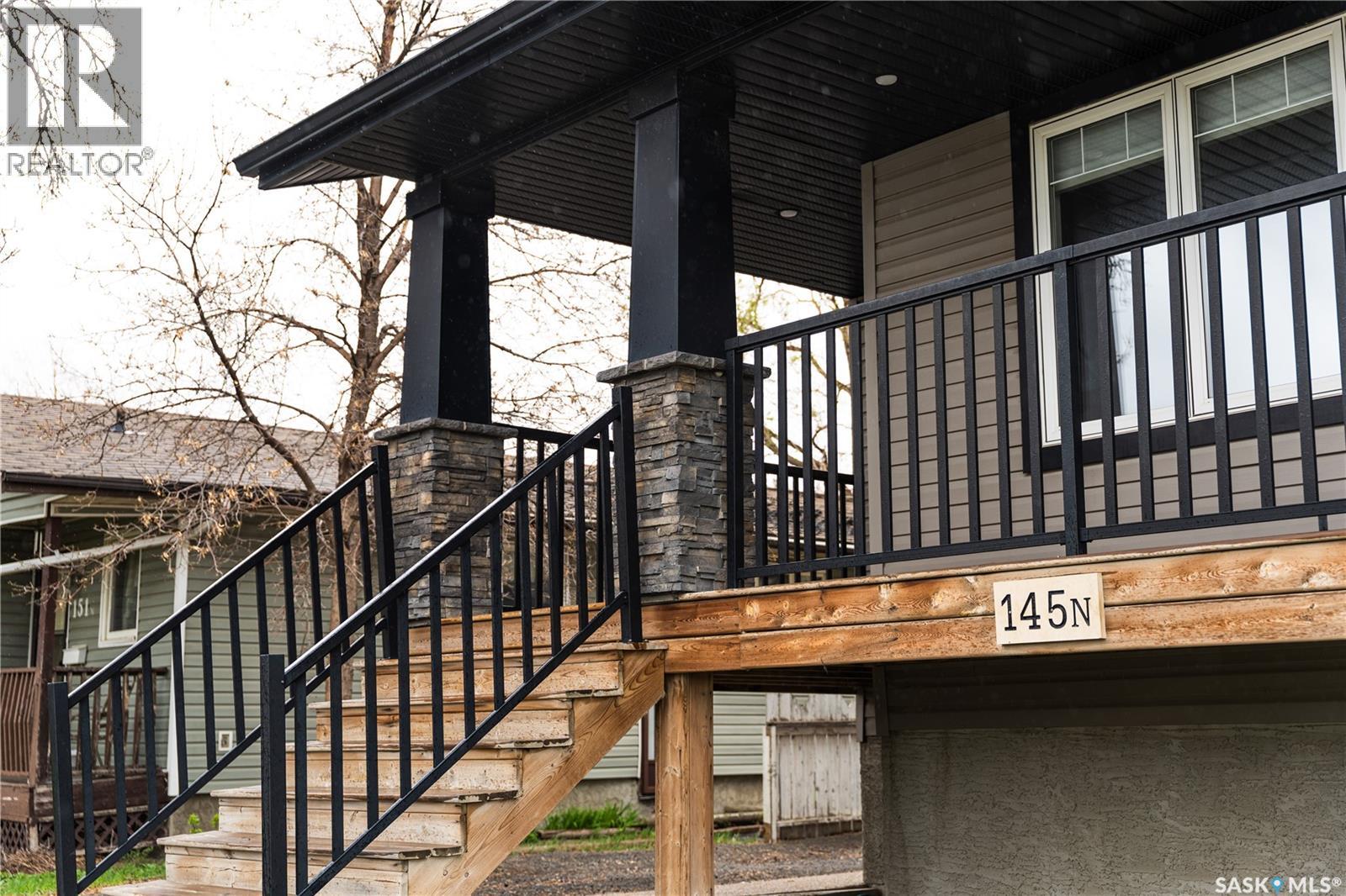 145 Mcintyre Street N, Regina, Saskatchewan  S4R 3B6 - Photo 1 - SK037193