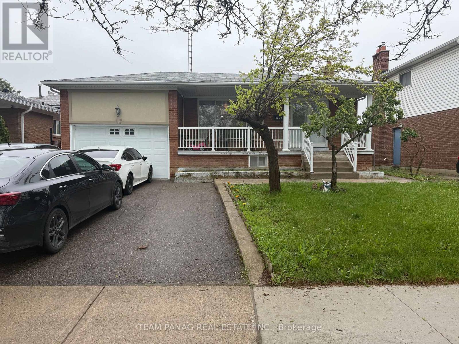 3272 Twilight Road, Mississauga, Ontario L4T 1Z9 - Photo 2 - W13177502