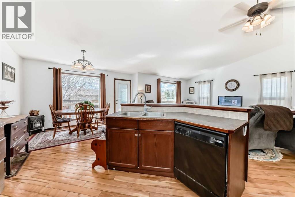 102 Robinson Avenue, Penhold, Alberta  T0M 1R0 - Photo 8 - A2309036