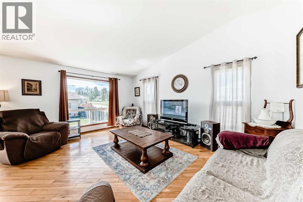 102 Robinson Avenue, Penhold, Alberta  T0M 1R0 - Photo 10 - A2309036