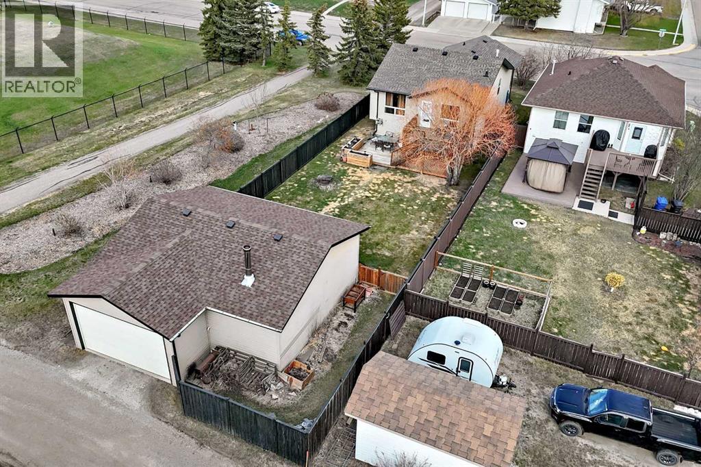 102 Robinson Avenue, Penhold, Alberta  T0M 1R0 - Photo 3 - A2309036
