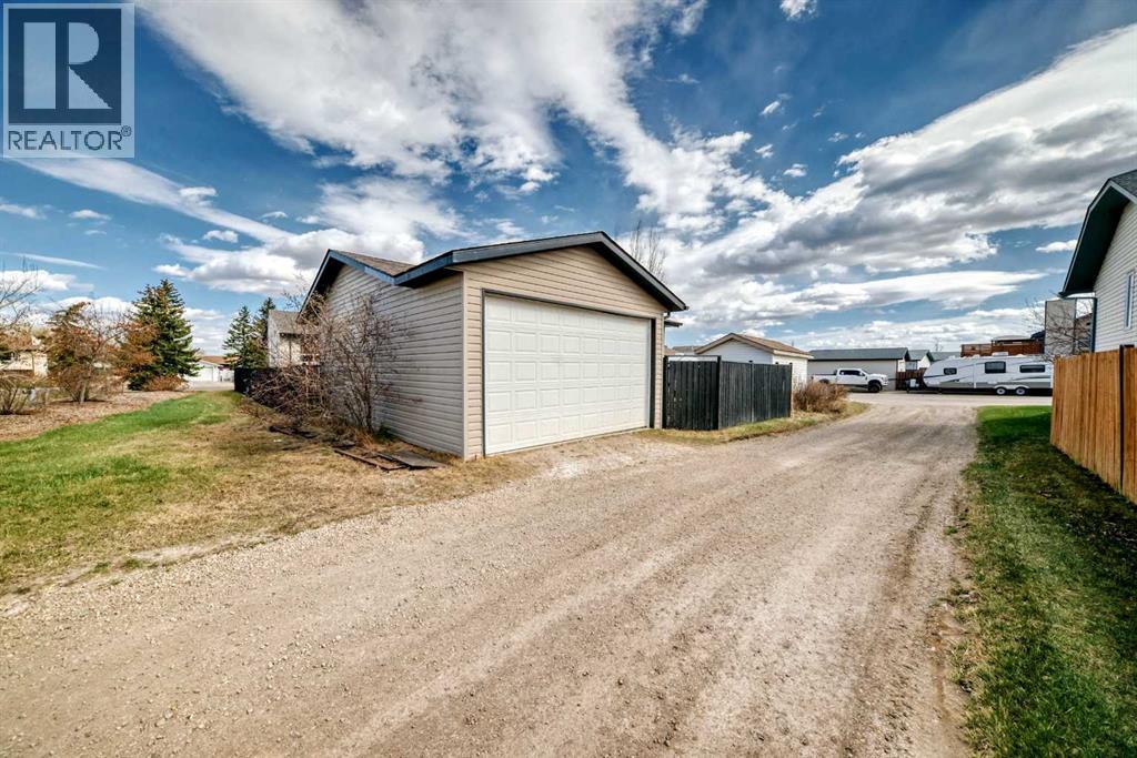 102 Robinson Avenue, Penhold, Alberta  T0M 1R0 - Photo 30 - A2309036
