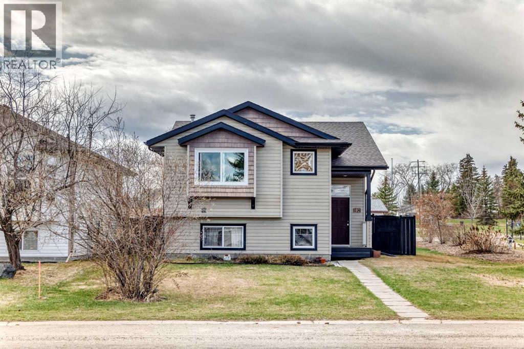102 Robinson Avenue, Penhold, Alberta  T0M 1R0 - Photo 1 - A2309036