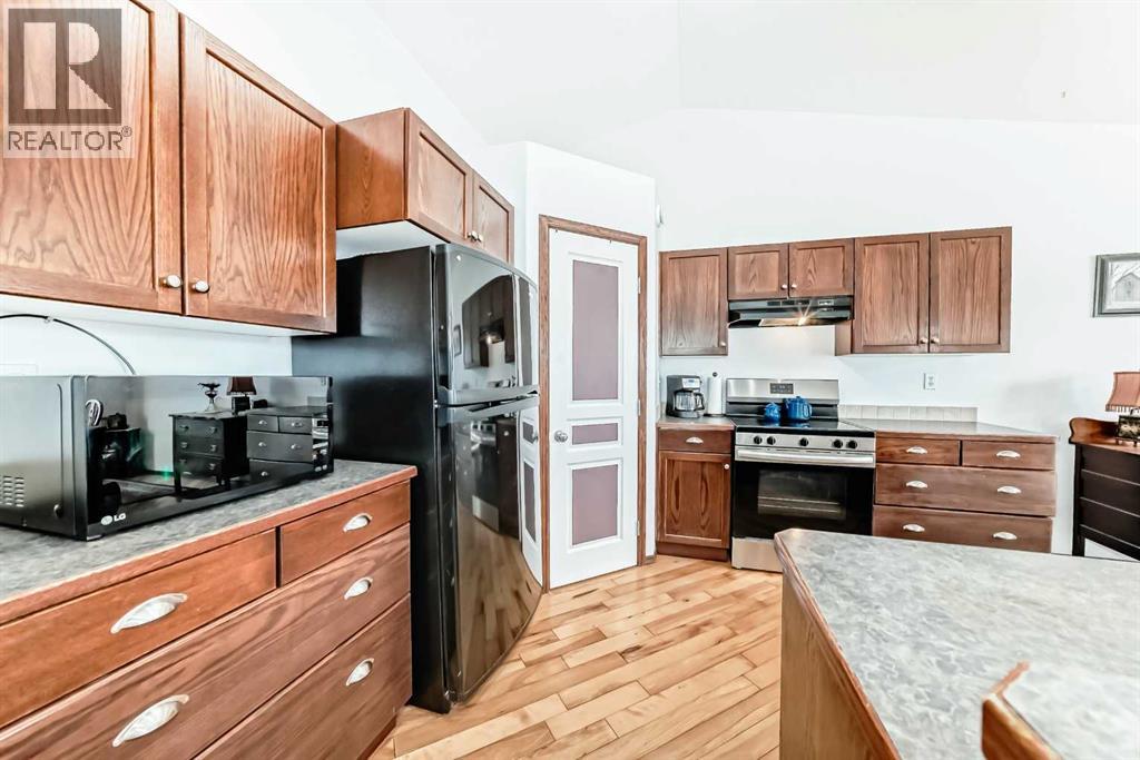 102 Robinson Avenue, Penhold, Alberta  T0M 1R0 - Photo 6 - A2309036