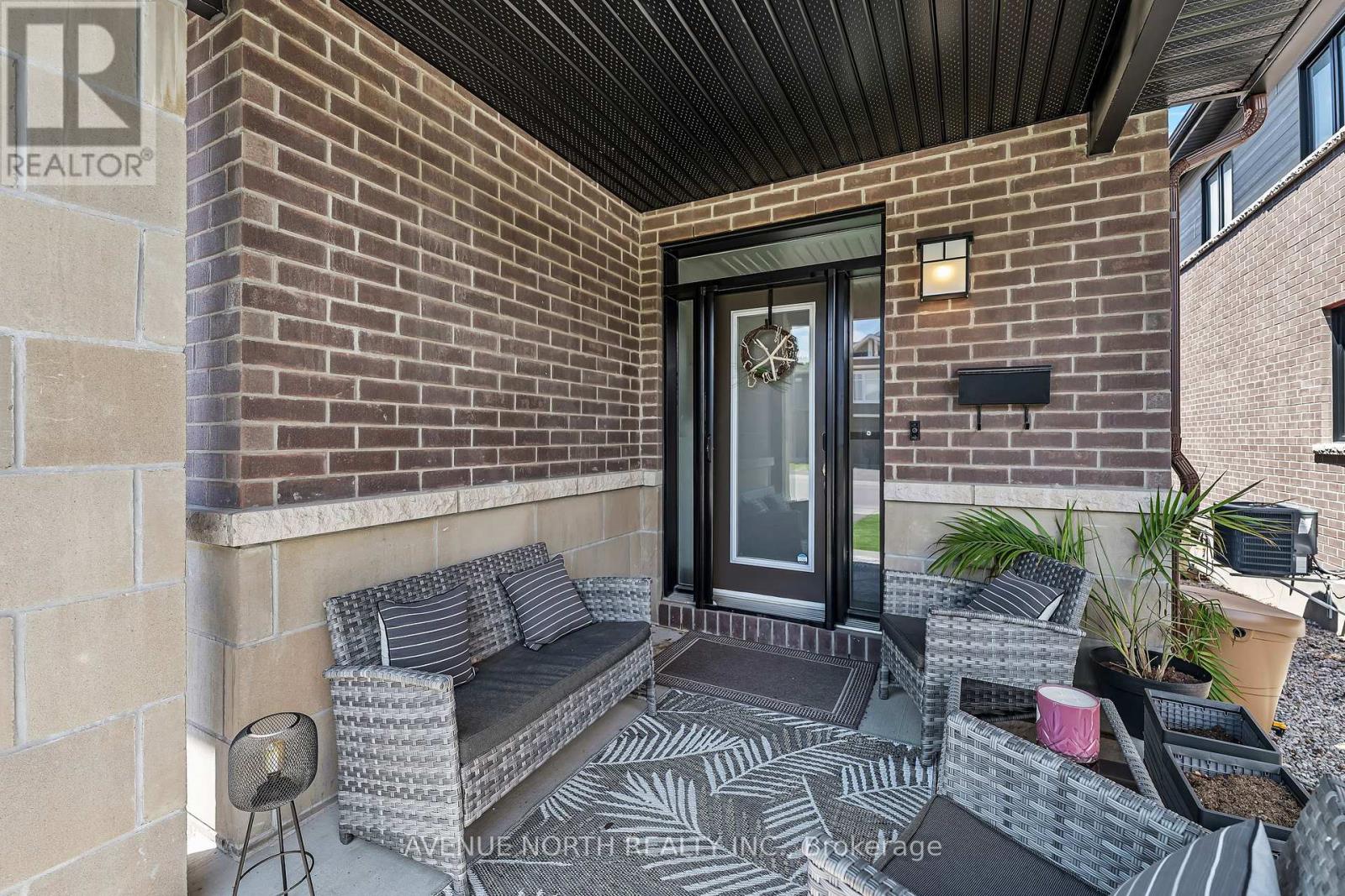 323 Lysander Place, Ottawa, Ontario  K1K 3X8 - Photo 2 - X13177872