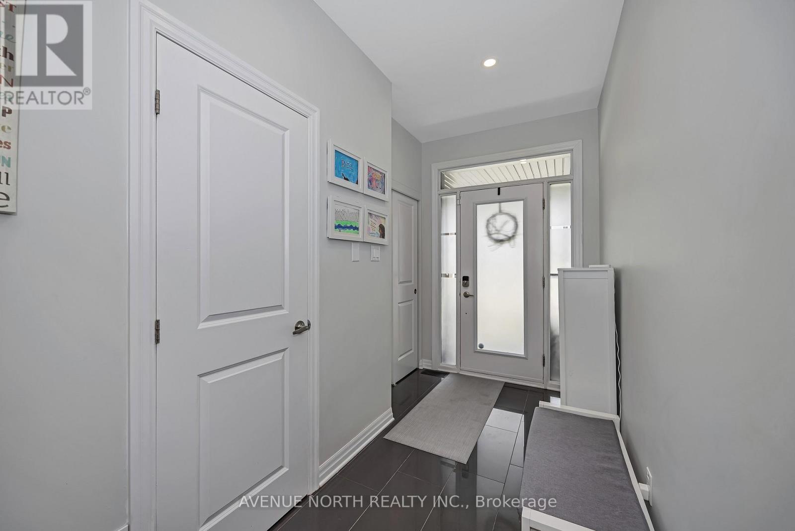 323 Lysander Place, Ottawa, Ontario  K1K 3X8 - Photo 3 - X13177872