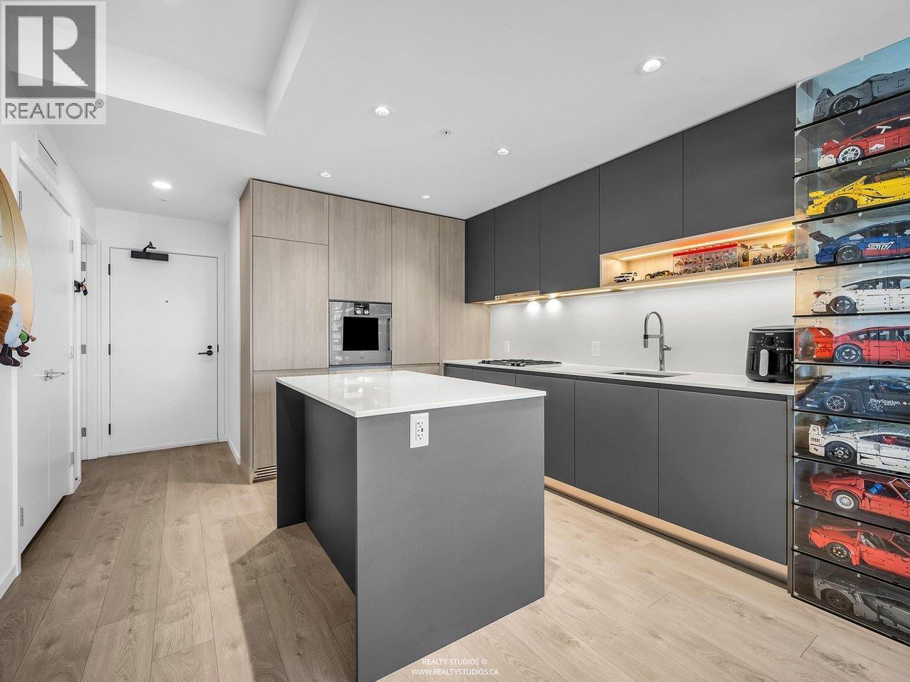 822 6300 Minoru Boulevard, Richmond, British Columbia  V6Y 0N1 - Photo 3 - R3128338