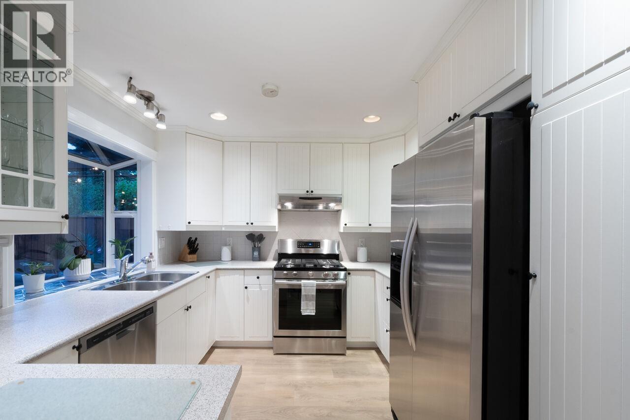 3216 Savary Avenue, Coquitlam, British Columbia  V3E 1M3 - Photo 12 - R3128304