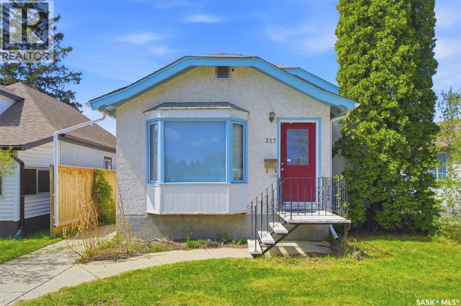 217 M Avenue N, Saskatoon, Saskatchewan  S7L 2S2 - Photo 1 - SK037170