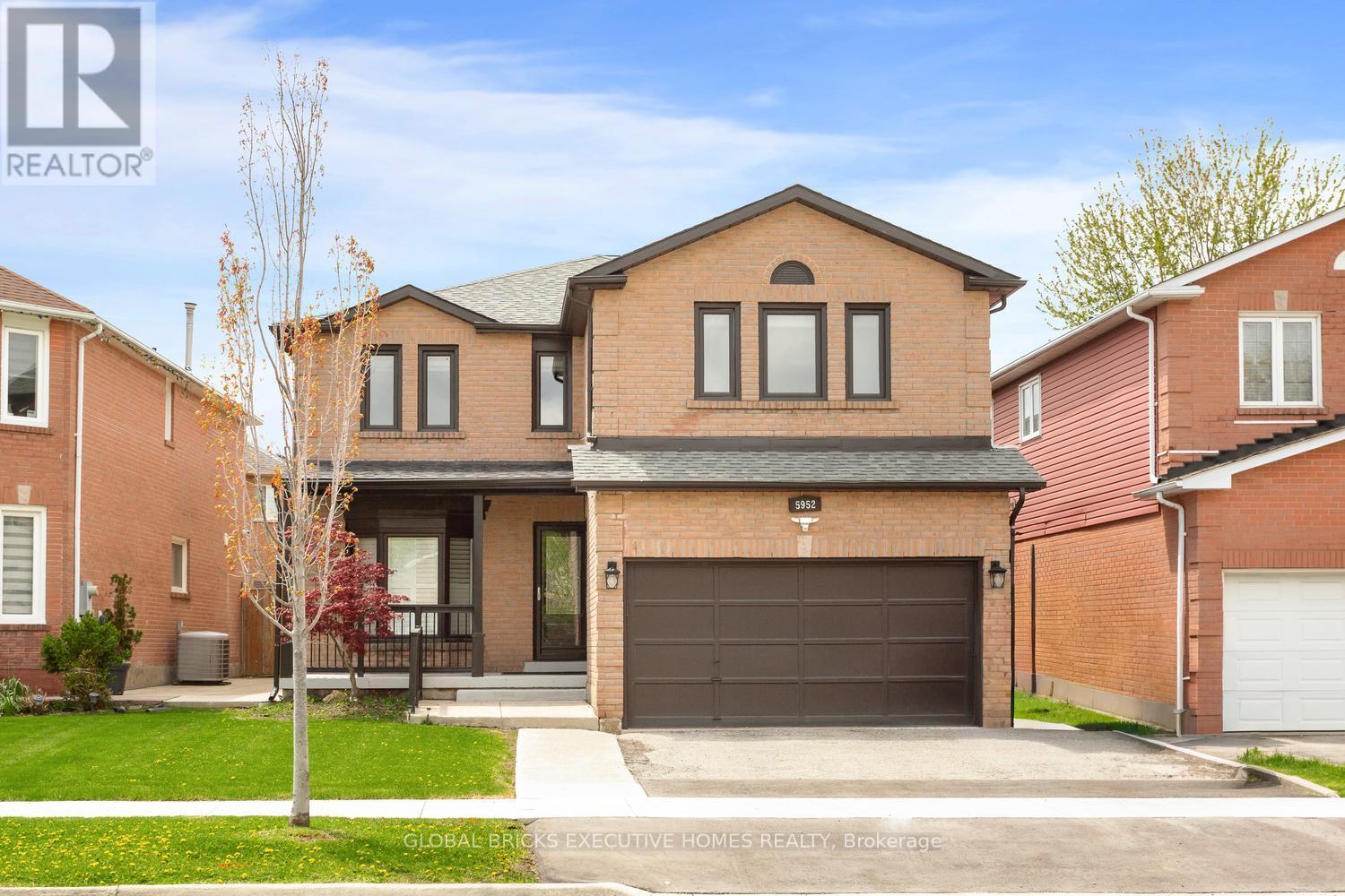 5952 Grossbeak Drive, Mississauga, Ontario  L5N 6B3 - Photo 2 - W13177542