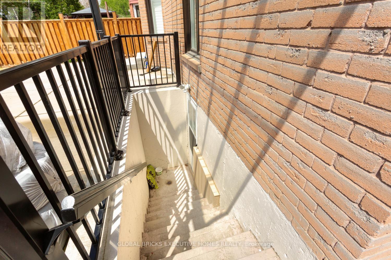 5952 Grossbeak Drive, Mississauga, Ontario  L5N 6B3 - Photo 46 - W13177542