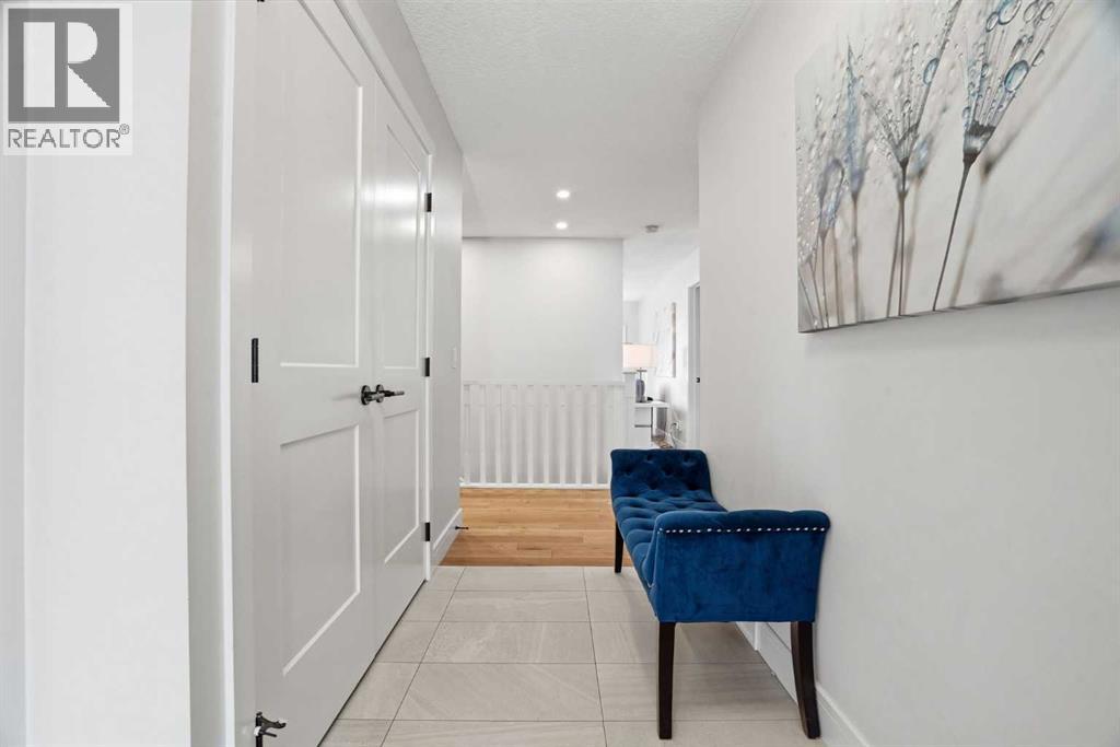44 Vandoos Gardens NW, Calgary, Alberta  T3A 4W4 - Photo 6 - A2313465