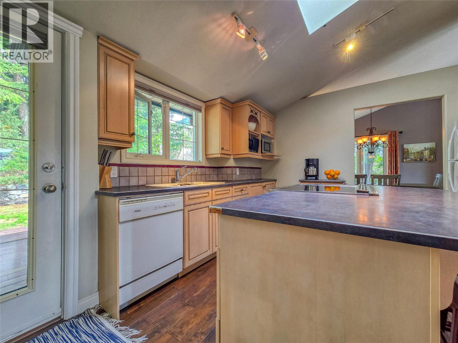 4938 Hot Springs Road, Fairmont Hot Springs, British Columbia  V0B 1L1 - Photo 2 - 10388571
