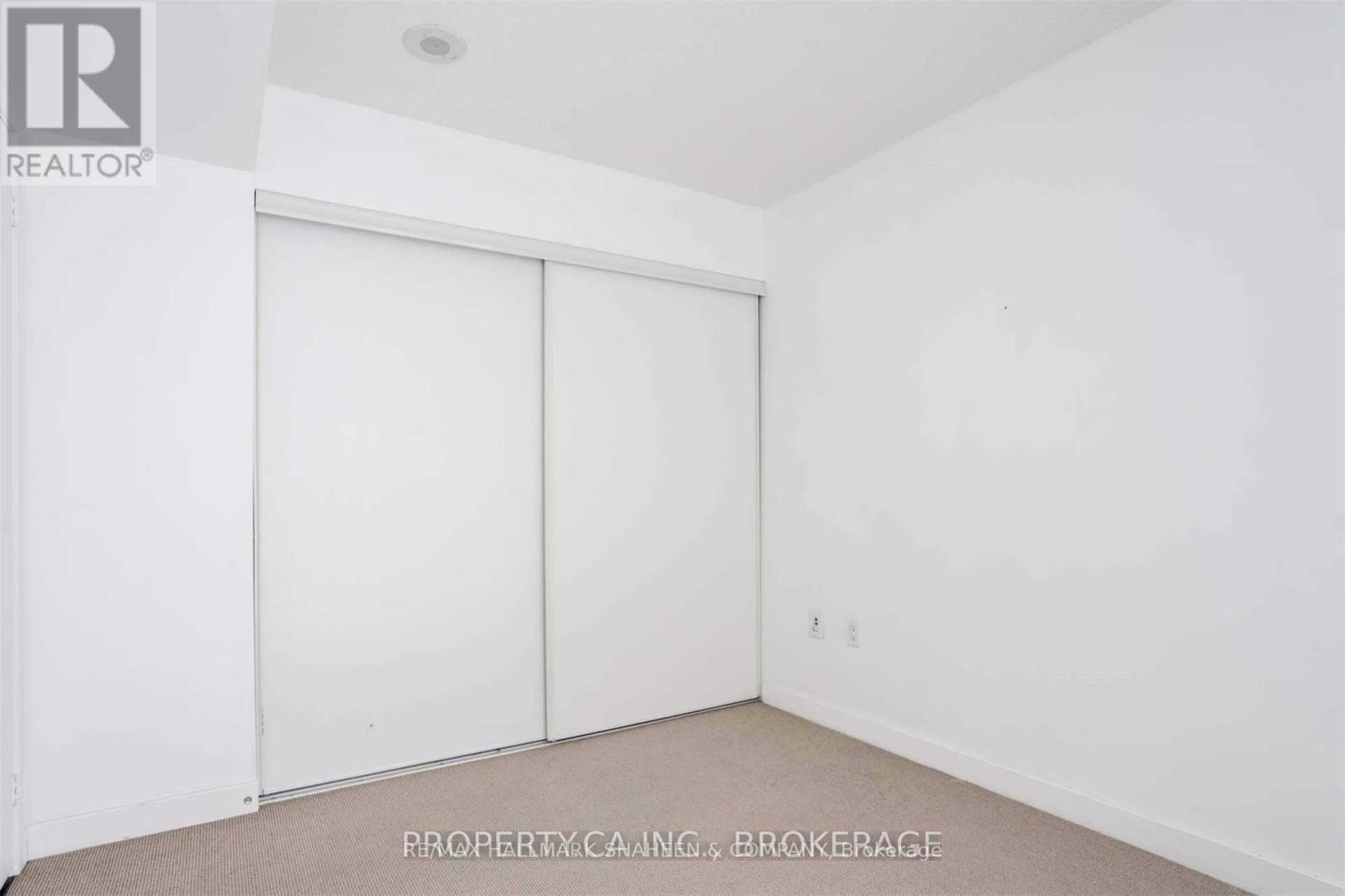 2105 - 15 Iceboat Terrace, Toronto, Ontario  M5V 4A5 - Photo 11 - C13178132