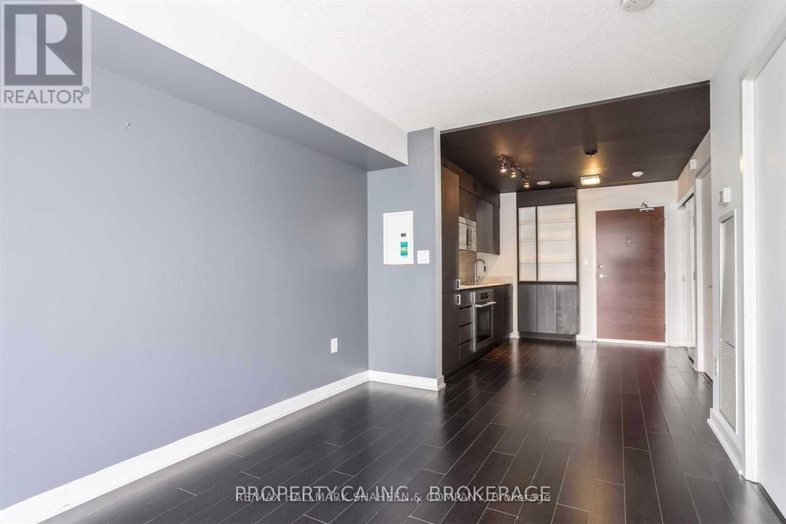 2105 - 15 Iceboat Terrace, Toronto, Ontario  M5V 4A5 - Photo 2 - C13178132