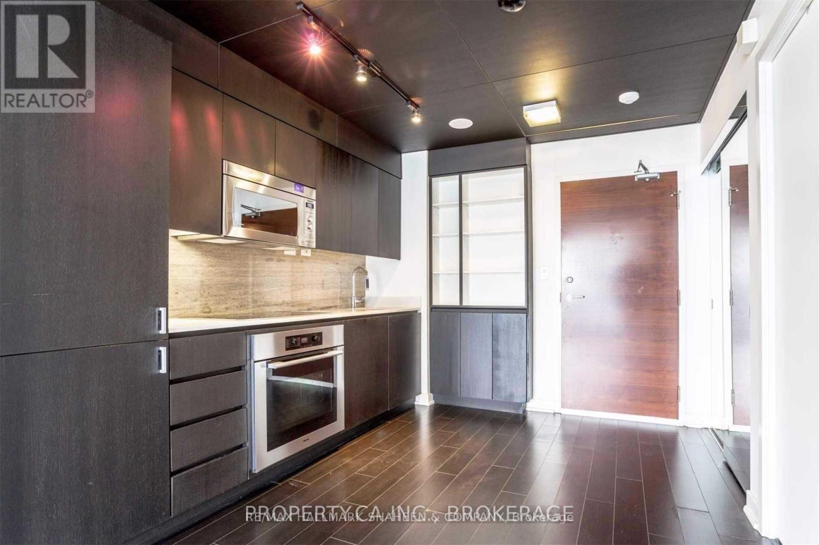 2105 - 15 Iceboat Terrace, Toronto, Ontario  M5V 4A5 - Photo 3 - C13178132
