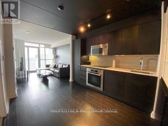 2105 - 15 Iceboat Terrace, Toronto, Ontario  M5V 4A5 - Photo 4 - C13178132