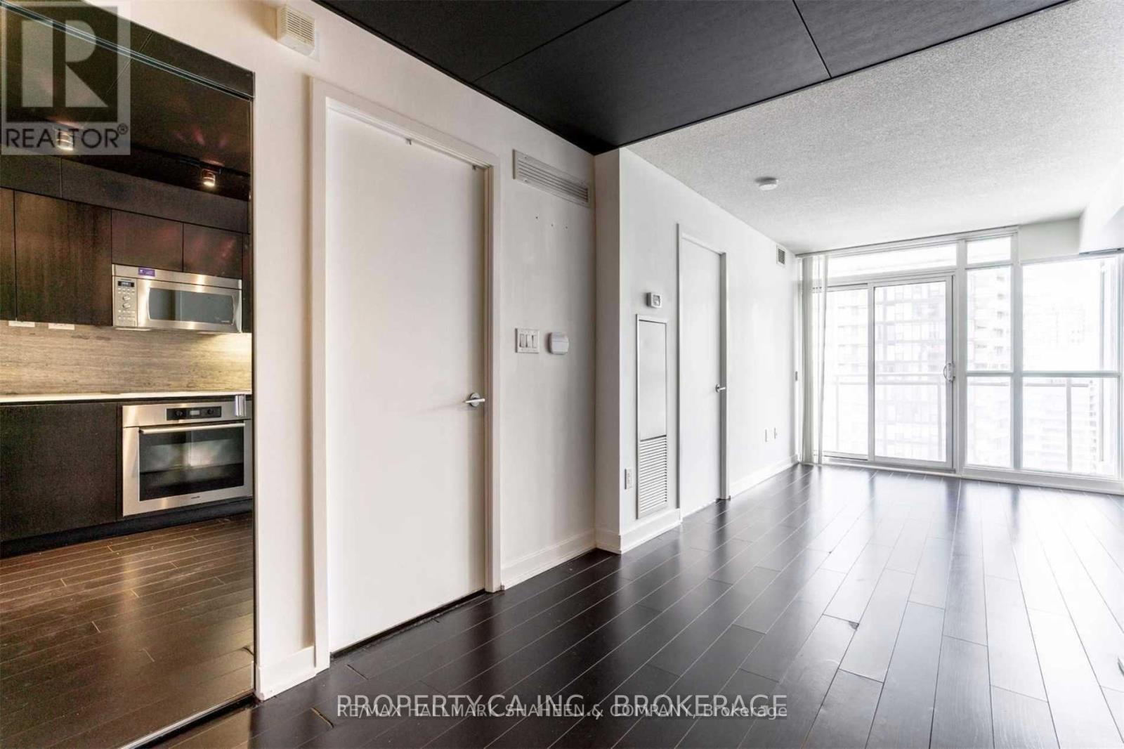 2105 - 15 Iceboat Terrace, Toronto, Ontario  M5V 4A5 - Photo 6 - C13178132