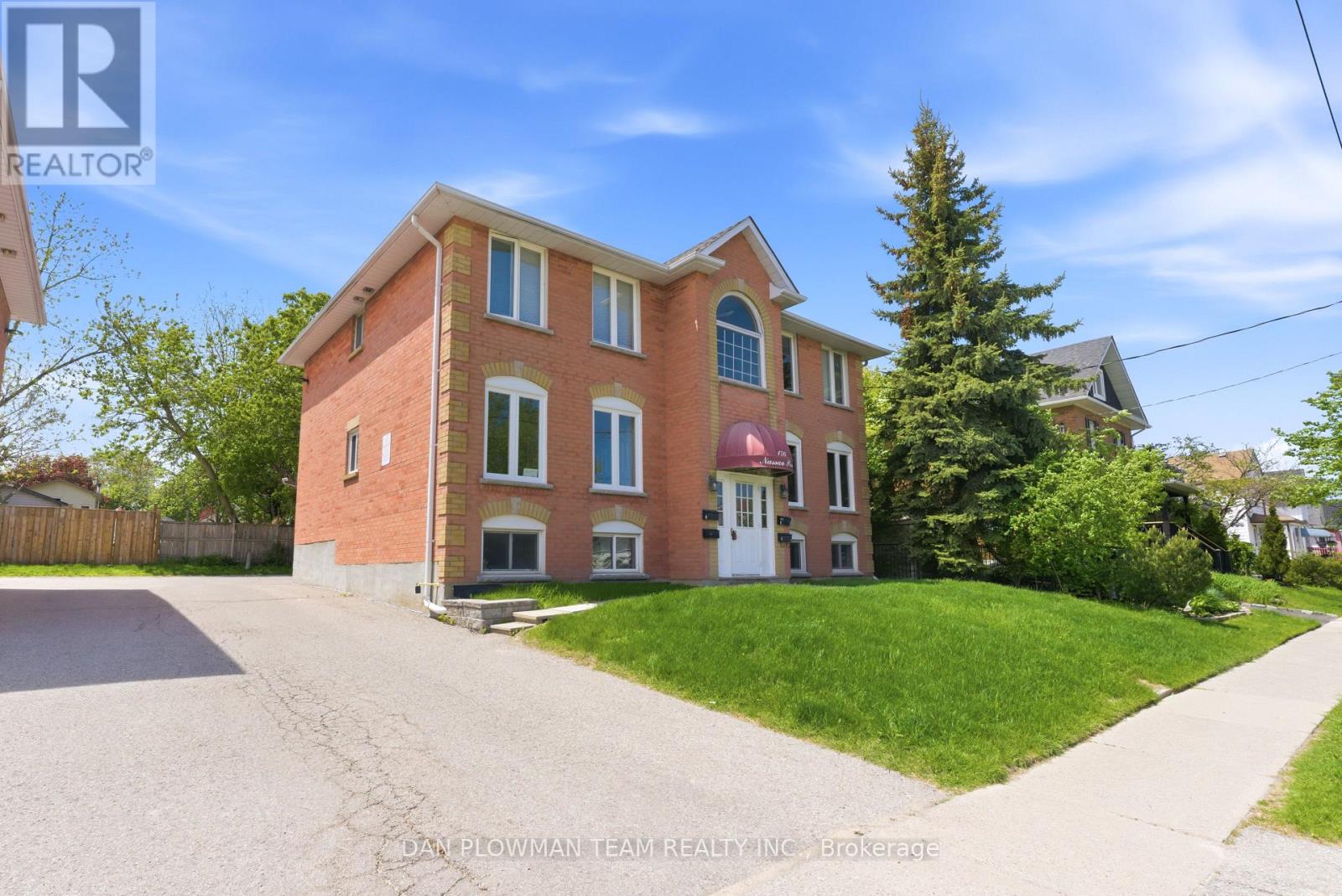 176 Nassau Street, Oshawa, Ontario  L1J 4A5 - Photo 2 - E13178288