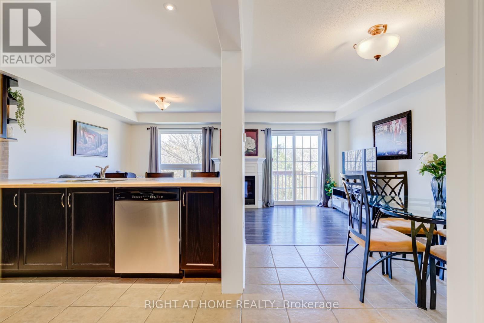 105 Hammill Heights, East Gwillimbury, Ontario  L0G 1M0 - Photo 6 - N13178092