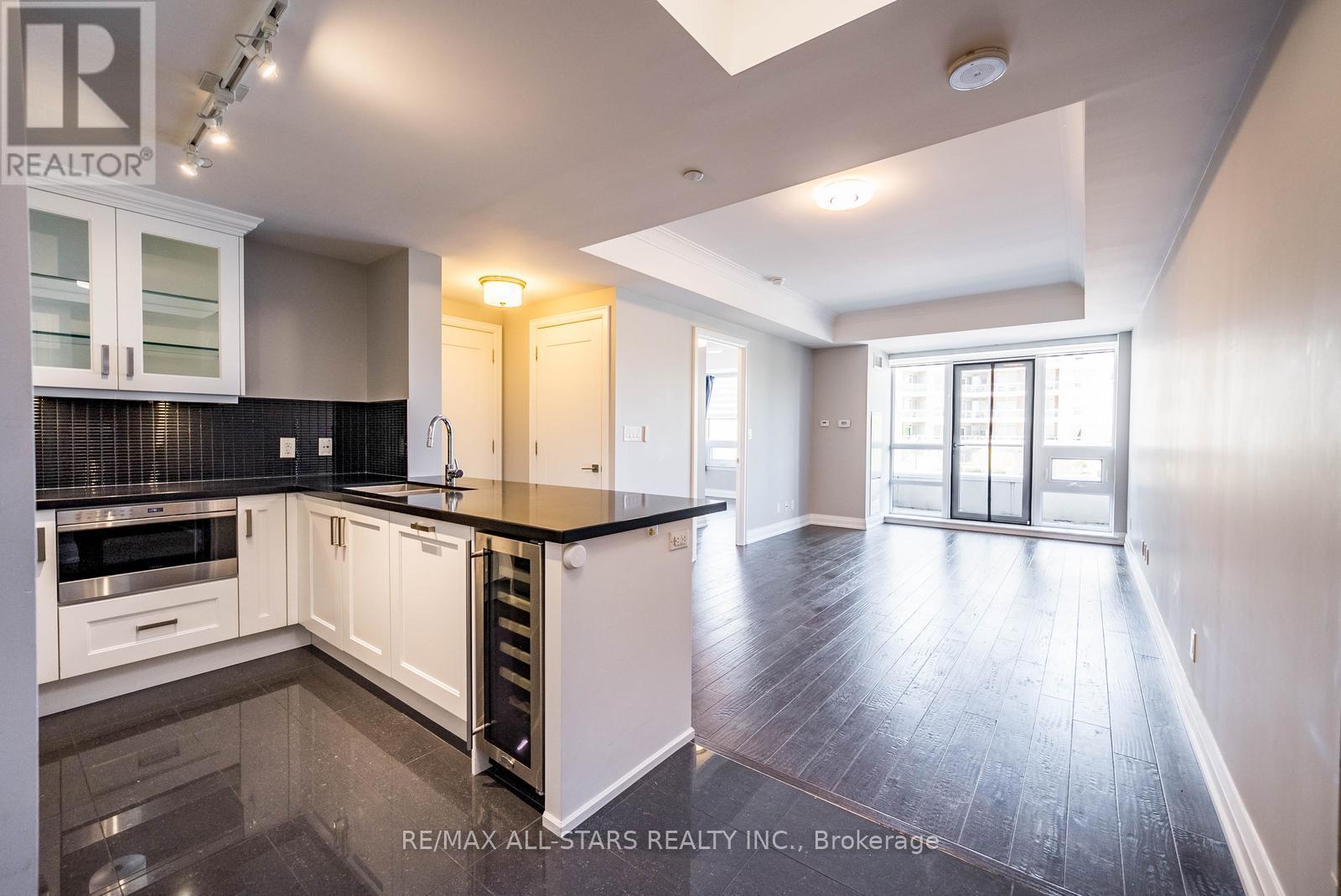 305 - 15 Stollery Pond Crescent, Markham, Ontario  L6C 0Y4 - Photo 4 - N13178246