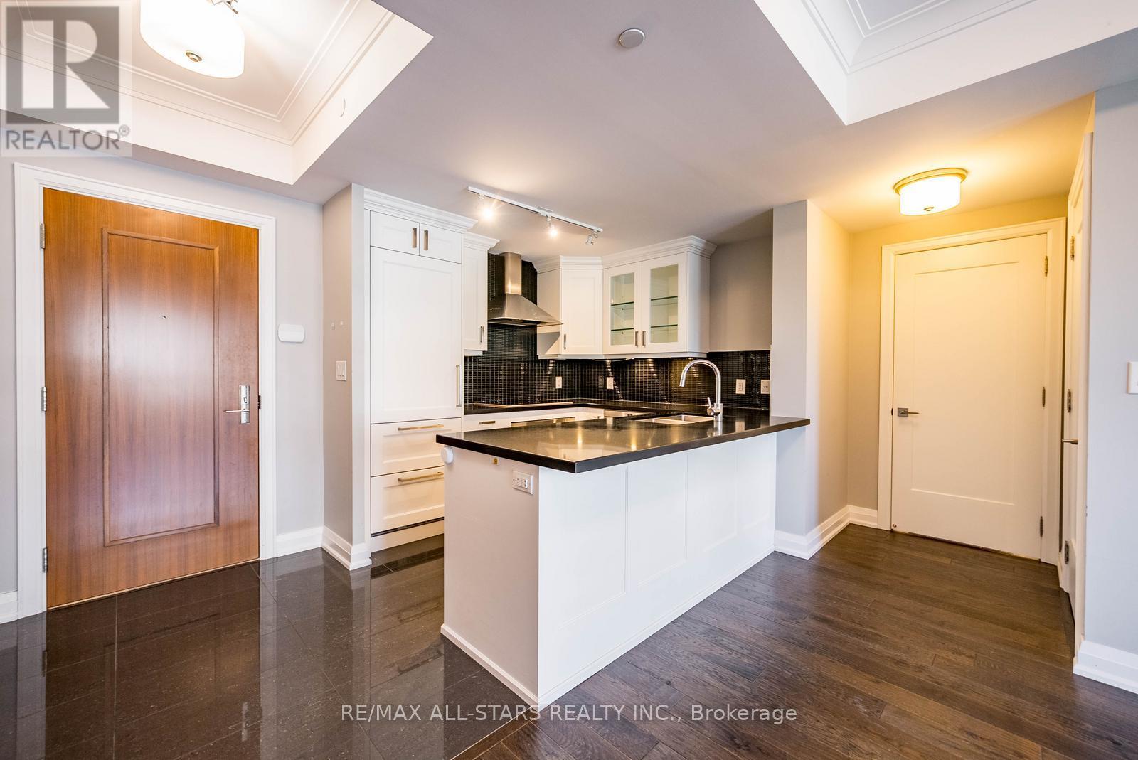 305 - 15 Stollery Pond Crescent, Markham, Ontario  L6C 0Y4 - Photo 6 - N13178246