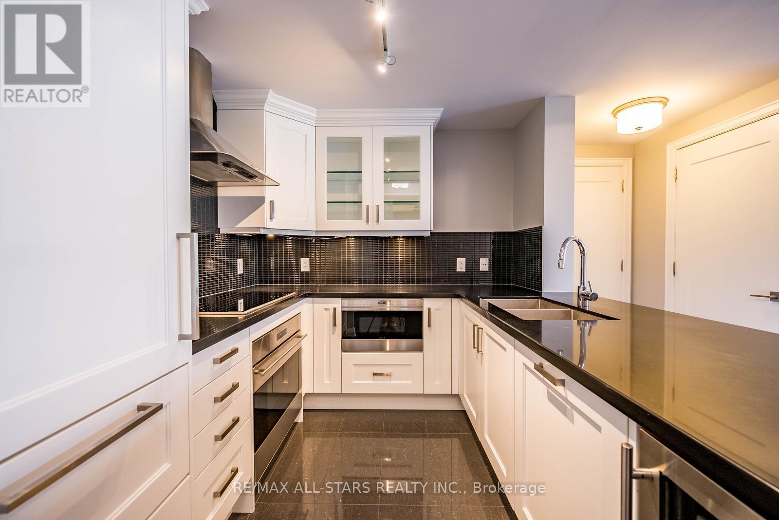 305 - 15 Stollery Pond Crescent, Markham, Ontario  L6C 0Y4 - Photo 8 - N13178246