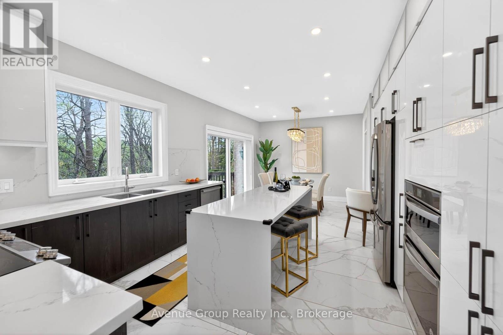 21 Palace Court, Richmond Hill, Ontario  L4B 4C3 - Photo 10 - N13178316
