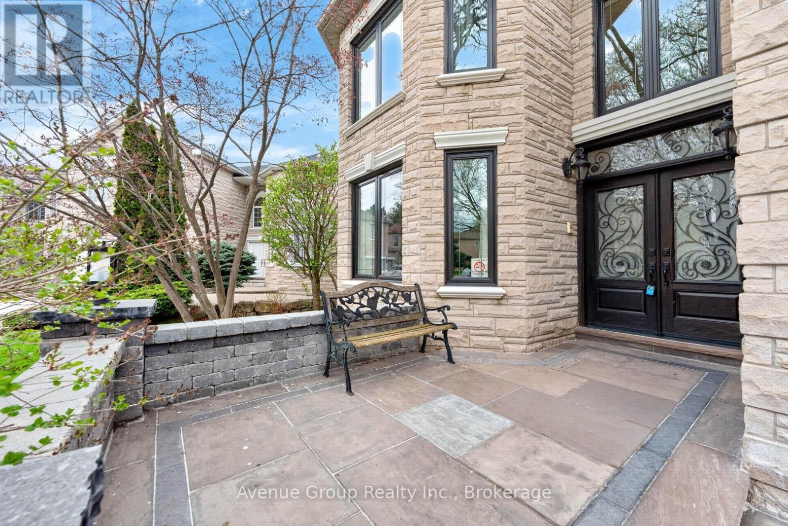 21 Palace Court, Richmond Hill, Ontario  L4B 4C3 - Photo 2 - N13178316