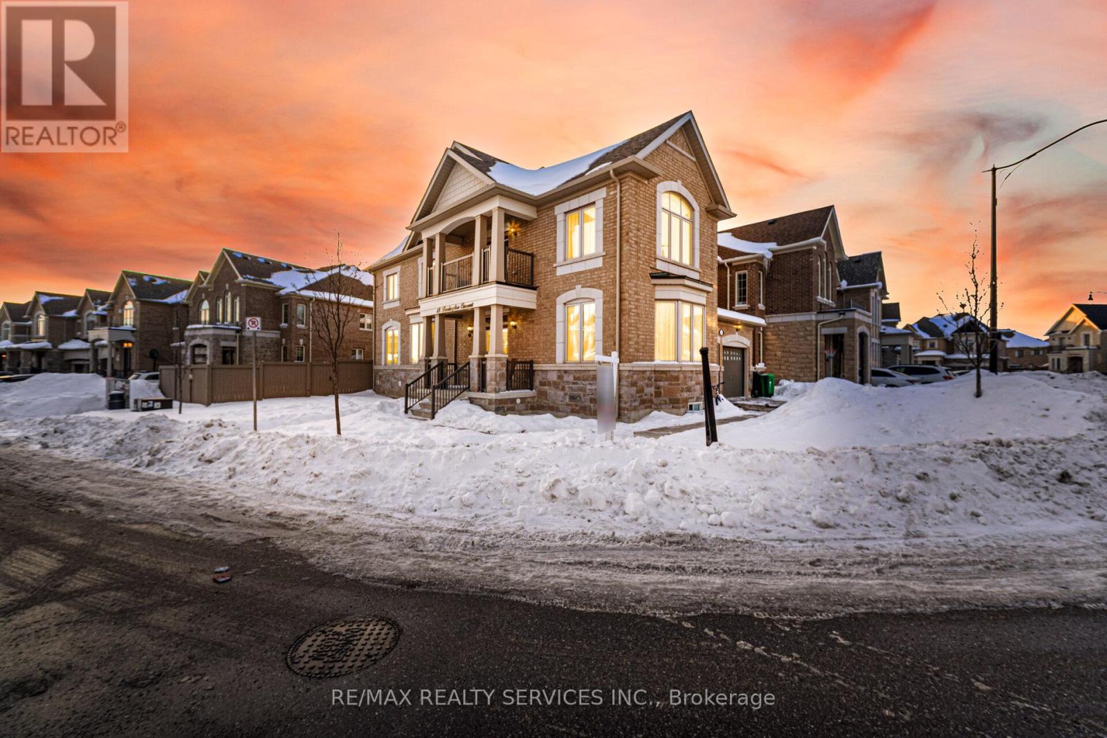 15 Farringdon Crescent, Brampton, Ontario  L7A 4Z5 - Photo 2 - W13178216