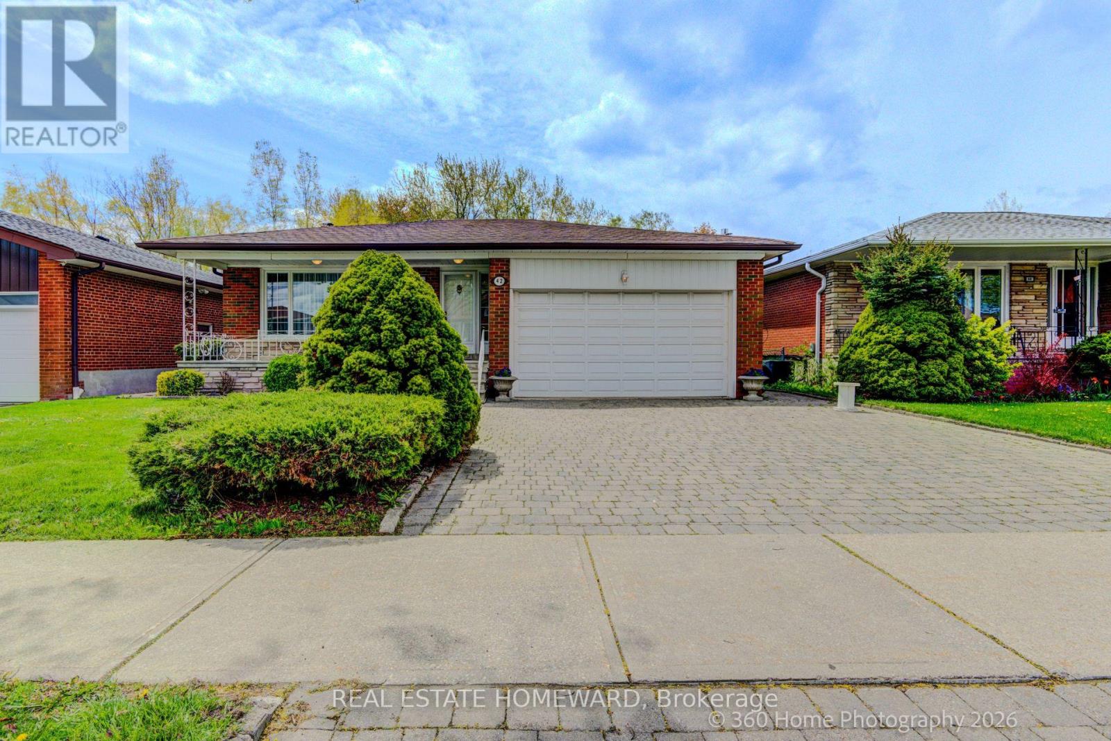<div class="slider-price">$1,095,000</div><p>42 Annabelle Drive, Toronto, Ontario</p>
