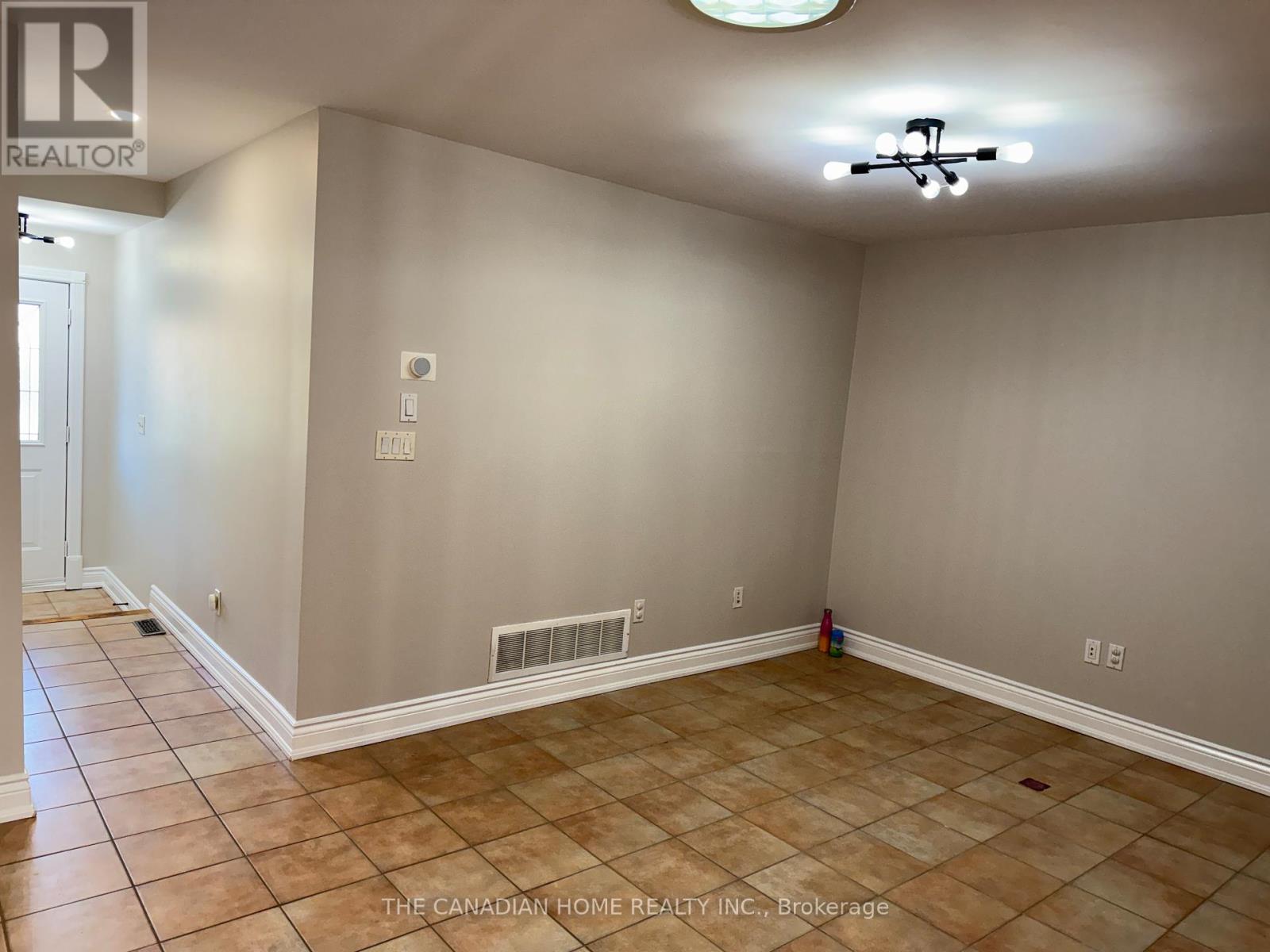 1151 Hickory Hollow Glen, Mississauga, Ontario  L5W 1J4 - Photo 3 - W13176964